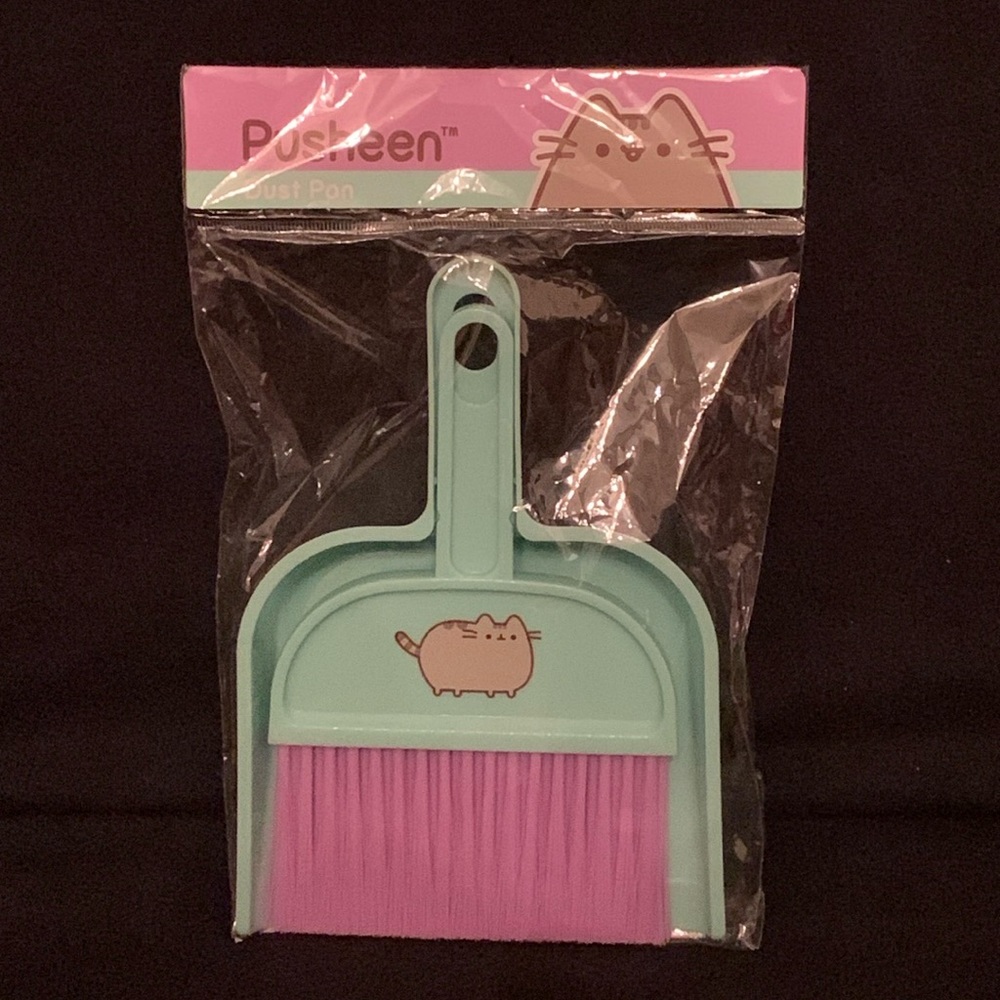 Pusheen dust pan NWT